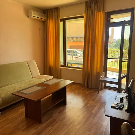 מלון דירות Dream Bay Apartments 4*