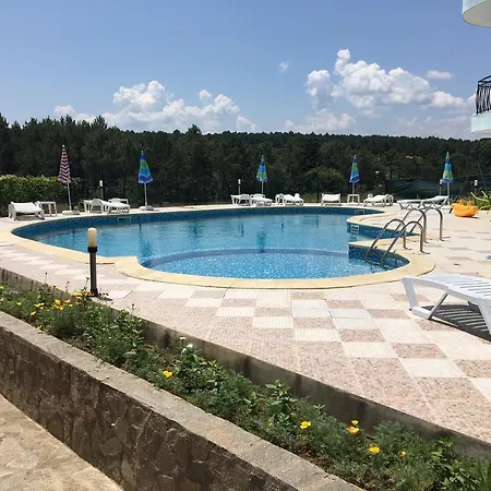 מלון דירות Dream Bay Apartments 4*
